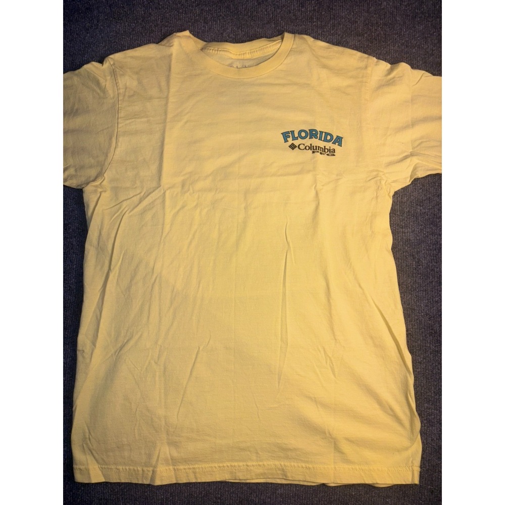 Columbia T-Shirt Mens Medium Yellow Graphic Fish Short Sleeve Crew Neck Pullover